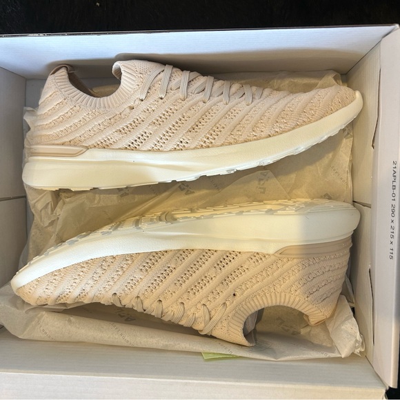 WOMENS APL SHOES - Picture 3 of 5